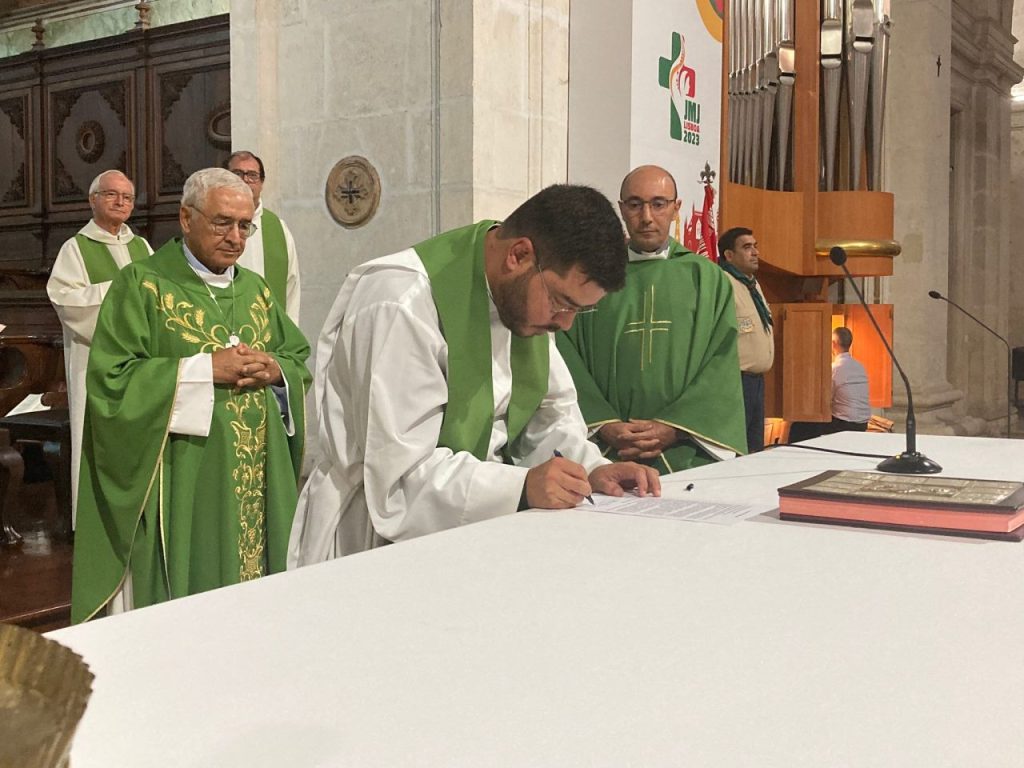 Esta imagem não tem texto alternativo. O nome do ficheiro é: Paroquias-de-Leiria-e-Cruz-da-Areia-ja-tem-novo-paroco-2023.jpg